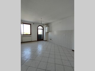 Bilocale in Vendita a Gavello, 65'000&euro;, 54 m²