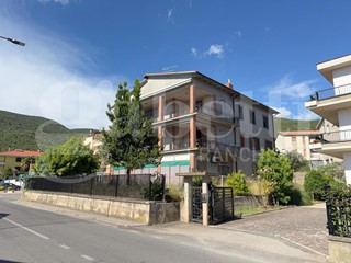 Appartamento in Vendita a Lugnano in Teverina, 98'000&euro;, 165 m²