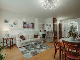 Quadrilocale in Vendita a Pinerolo, 160'000&euro;, 104 m², con Box