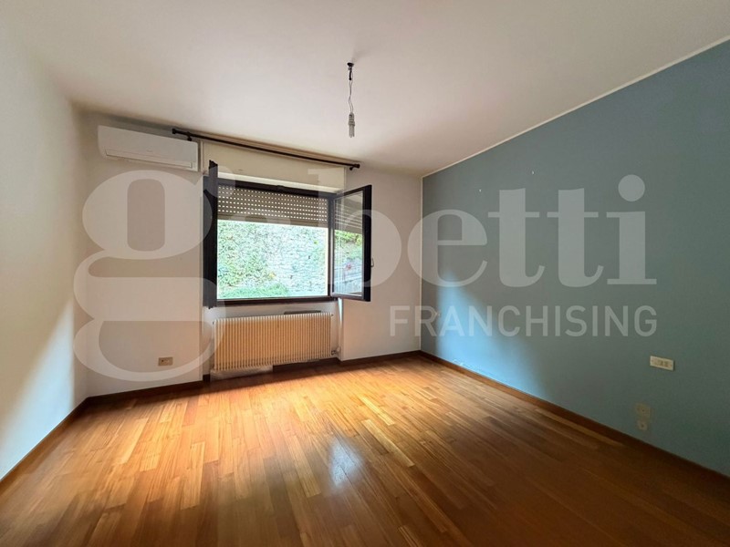 Trilocale in Vendita a Pescate, 255'000&euro;, 85 m², con Box