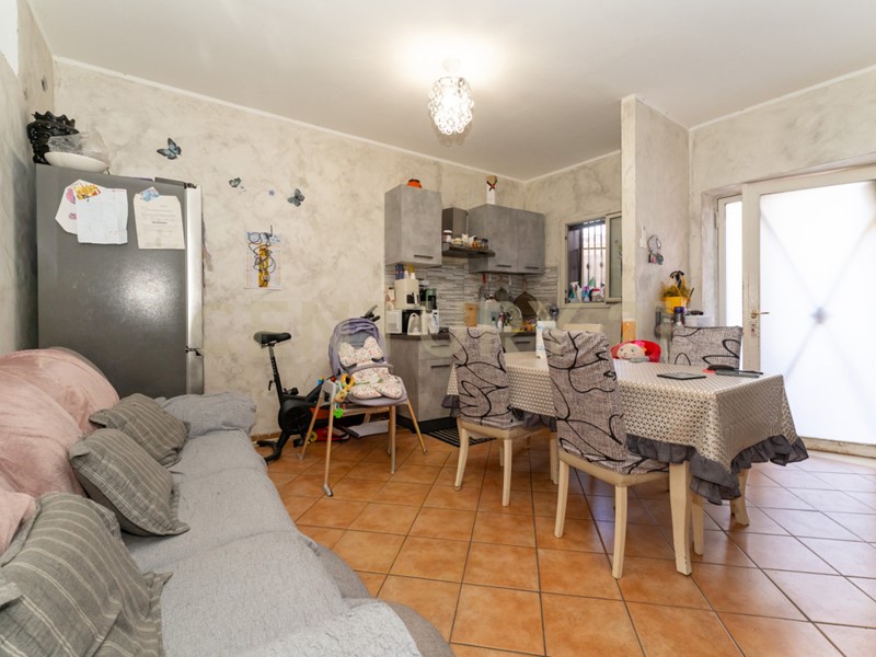 Bilocale in Vendita a Catania, 74'000&euro;, 76 m²