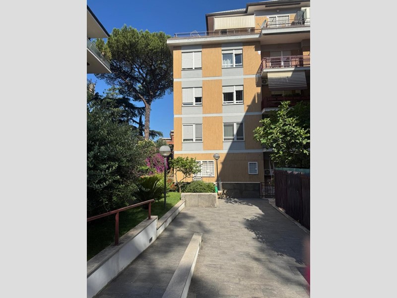 Appartamento in Vendita a Roma, zona Pineta Sacchetti, 530'000&euro;, 130 m²
