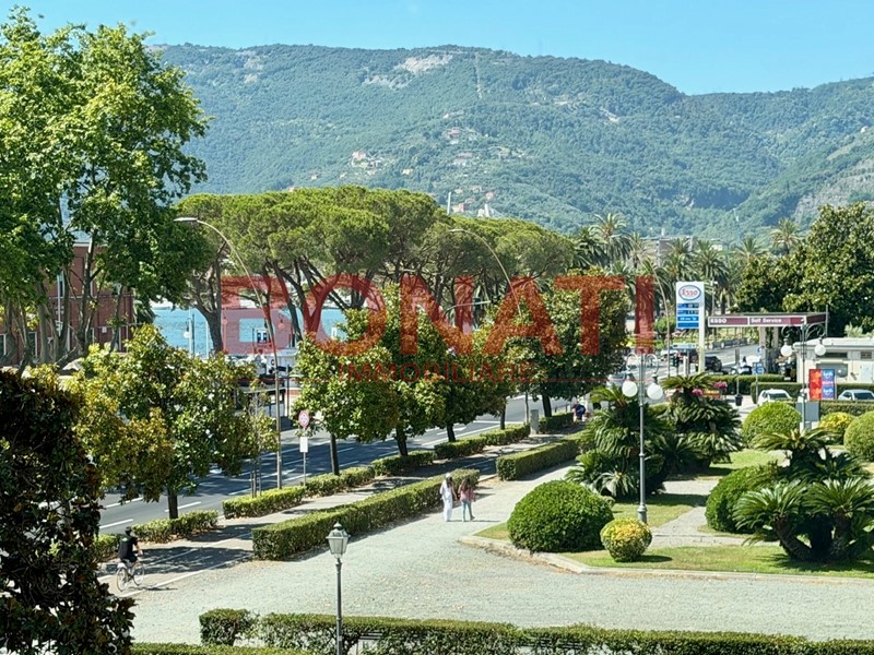 Appartamento in Vendita a La Spezia, zona Centro, 980'000&euro;, 208 m², arredato