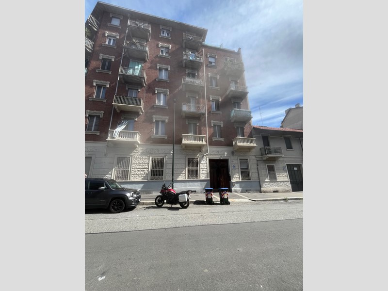 Bilocale in Vendita a Torino, zona Regio Parco, 62'000&euro;, 61 m²