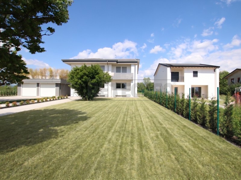Appartamento in Vendita a Caldogno, zona Cresole, 360'000&euro;, 189 m², con Box