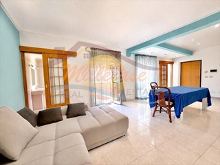 Trilocale in Vendita a Siracusa, zona Adda -Gelone - Borgata, 84'000&euro;, 104 m²