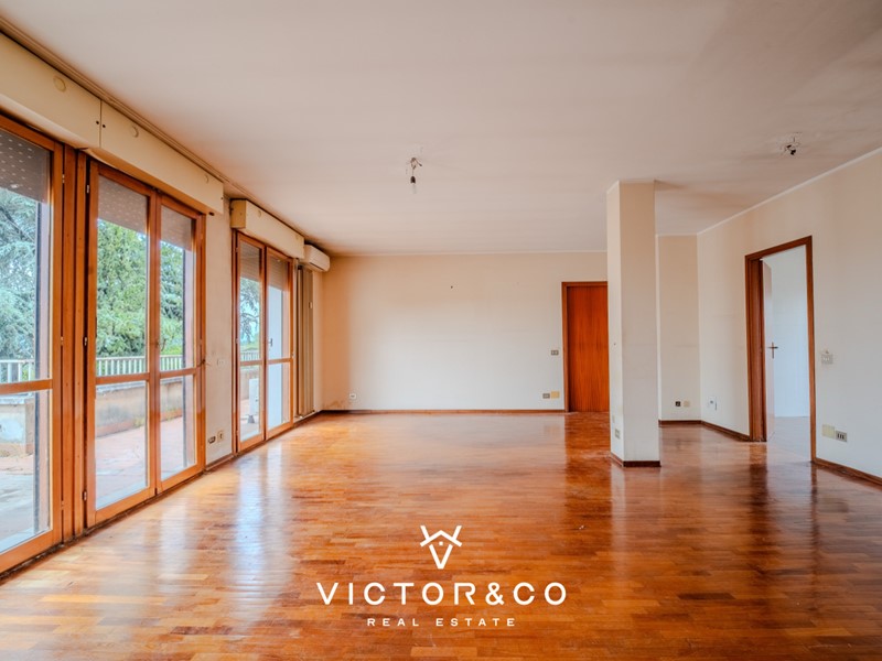 Quadrilocale in Vendita a Novara, zona San Paolo, 245'000&euro;, 160 m², con Box