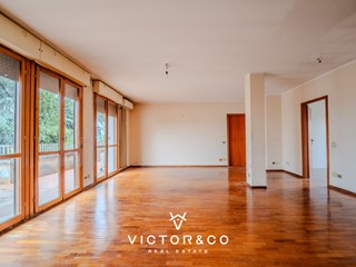 Quadrilocale in Vendita a Novara, zona San Paolo, 245'000&euro;, 160 m², con Box