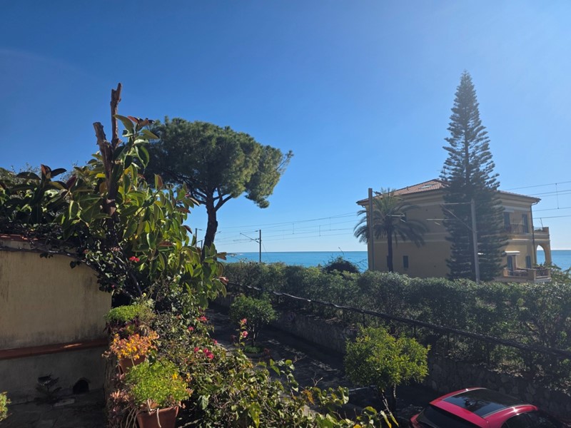 Quadrilocale in Vendita a Ventimiglia, 495'000&euro;, 129 m², con Box