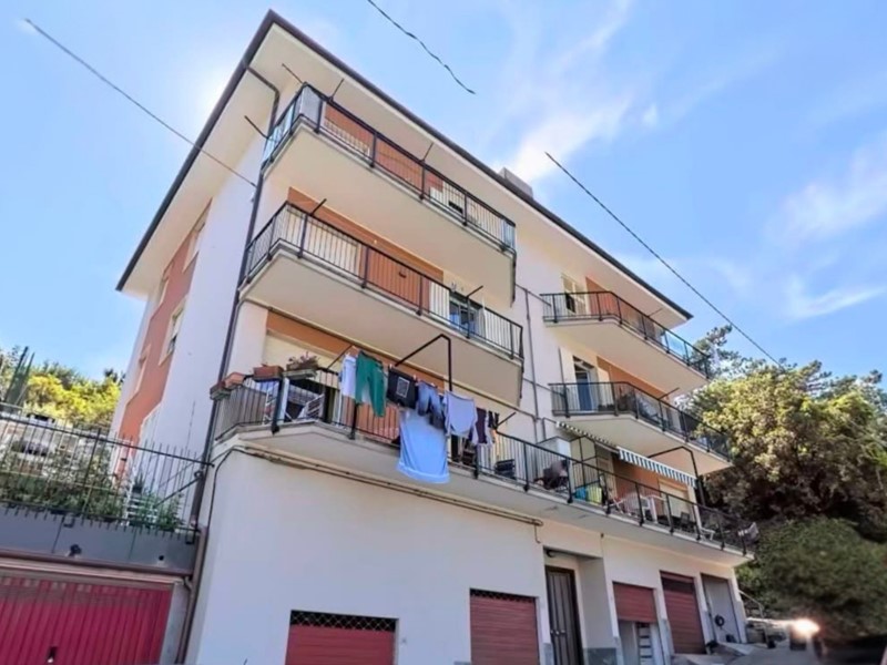 Appartamento in Vendita a Deiva Marina, 220'000&euro;, 94 m², con Box