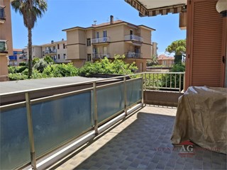 Bilocale in Vendita a Bordighera, 200'000&euro;, 45 m²