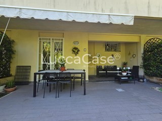Quadrilocale in Vendita a Pietrasanta, zona Marina di Pietrasanta, 470'000&euro;, 70 m², arredato, con Box