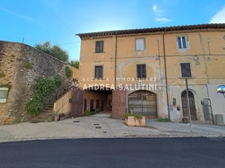 Quadrilocale in Vendita a Buti, zona Cascine, 49'000&euro;, 89 m², con Box