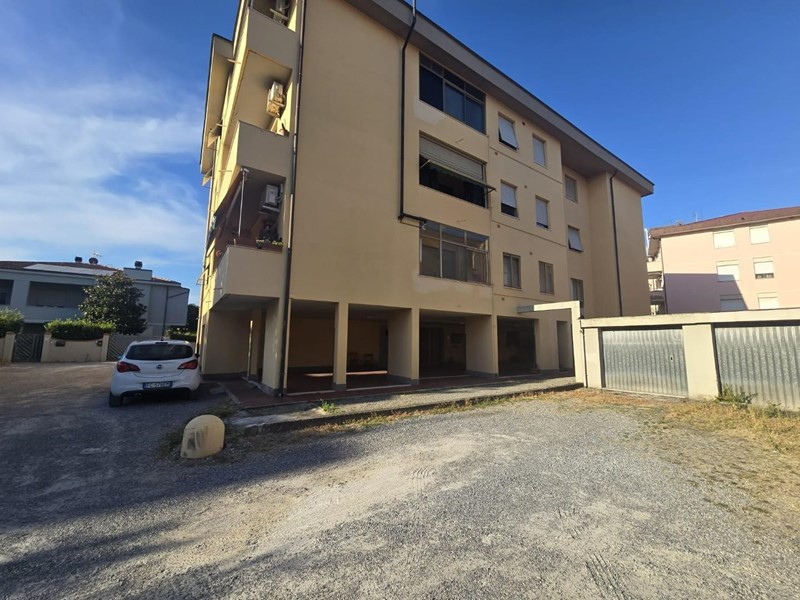 Quadrilocale in Vendita a Calcinaia, zona Fornacette, 169'000&euro;, 80 m², con Box