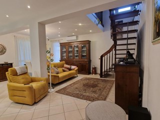 Appartamento in Vendita a Viareggio, 395'000&euro;, 150 m², arredato