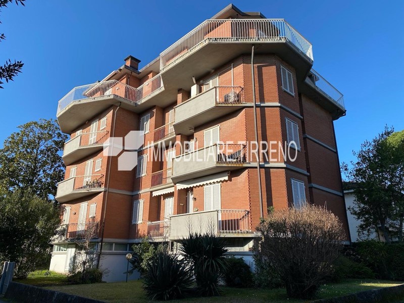 Appartamento in Vendita a Massa, zona Ronchi, 250'000&euro;, 75 m²