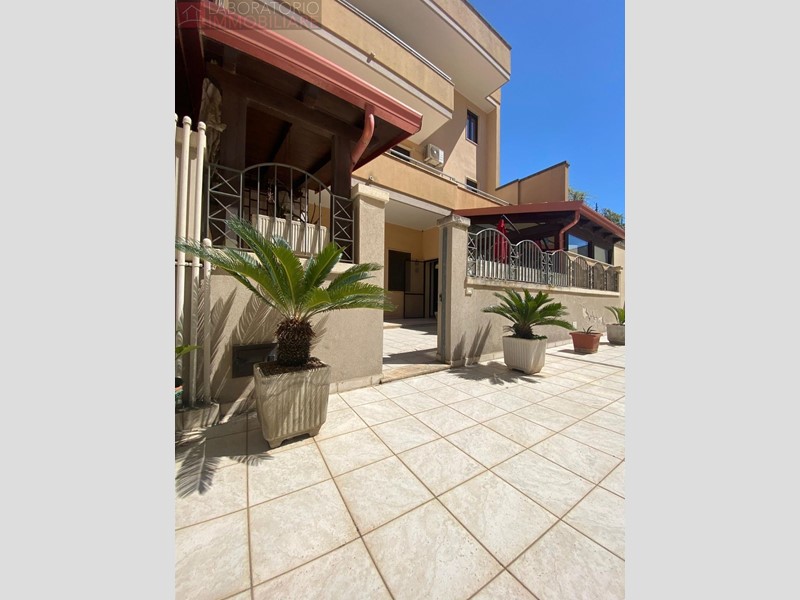 Trilocale in Vendita a Surbo, 125'000&euro;, 95 m², con Box