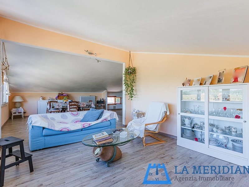 Appartamento in Vendita a Cerreto Guidi, 210'000&euro;, 260 m², con Box