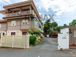 Appartamento in Vendita a Aci Castello, 265'000&euro;, 130 m²