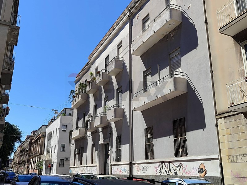 Appartamento in Vendita a Catania, 298'000&euro;, 239 m²