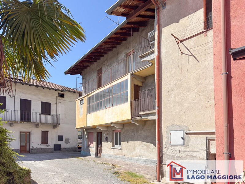 Appartamento in Vendita a Brebbia, 72'000&euro;, 220 m²