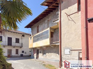 Appartamento in Vendita a Brebbia, 72'000&euro;, 220 m²