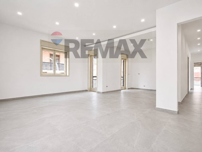 Quadrilocale in Vendita a Belpasso, 139'000&euro;, 156 m²