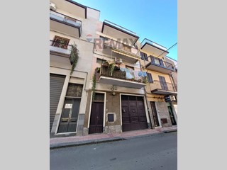 Quadrilocale in Vendita a Paternò, 60'000&euro;, 100 m²