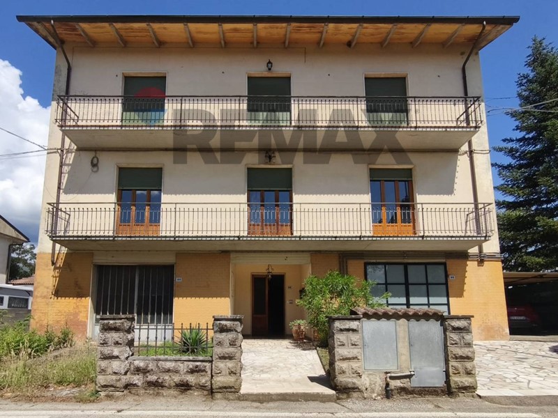 Appartamento in Vendita a Terranuova Bracciolini, 153'000&euro;, 180 m², con Box