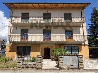 Appartamento in Vendita a Terranuova Bracciolini, 153'000&euro;, 180 m², con Box