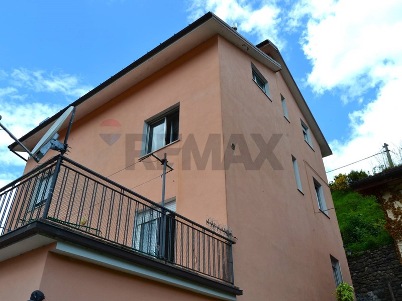 Appartamento in Vendita a Rezzoaglio, 59'000&euro;, 200 m²