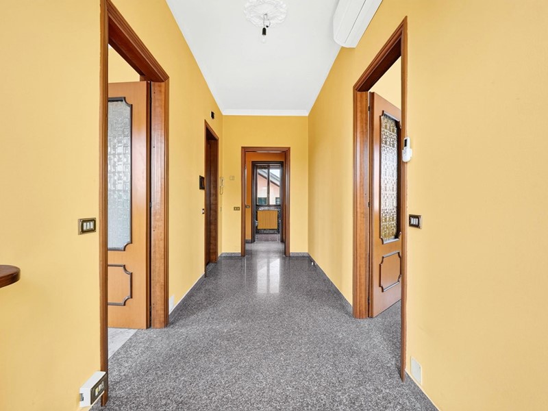 Trilocale in Vendita a Saronno, 199'000&euro;, 102 m², con Box