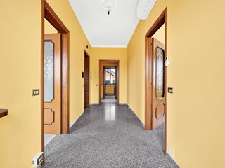 Trilocale in Vendita a Saronno, 199'000&euro;, 102 m², con Box
