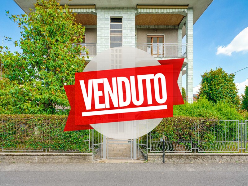 Trilocale in Vendita a Saronno, 199'000&euro;, 102 m², con Box