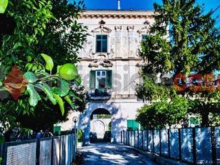 Appartamento in Vendita a Vietri sul Mare, 895'000&euro;, 293 m²