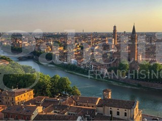 Appartamento in Vendita a Verona, 1'500'000&euro;, 185 m²
