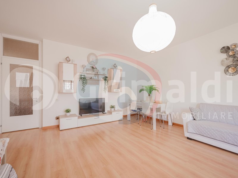 Appartamento in Vendita a Padova, 185'000&euro;, 140 m², con Box