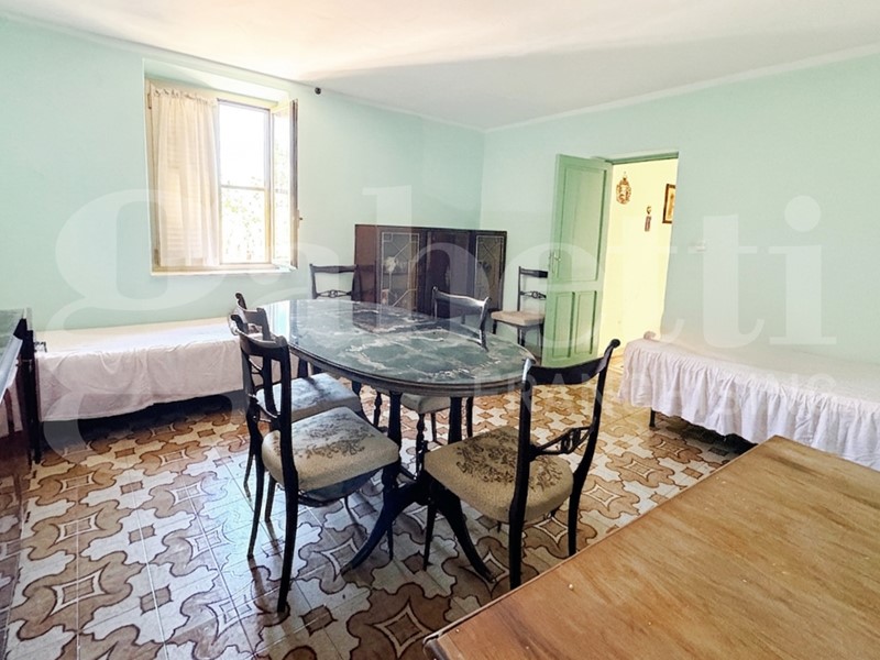 Quadrilocale in Vendita a Capistrello, 49'000&euro;, 125 m², arredato