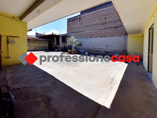 Trilocale in Vendita a Portico di Caserta, 100'000&euro;, 330 m²