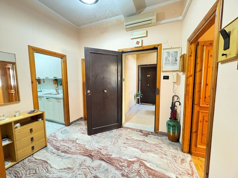 Trilocale in Vendita a Guidonia Montecelio, zona Guidonia, 68'000&euro;, 75 m²