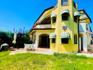 Appartamento in Vendita a Luni, zona Luni Scavi, 275'000&euro;, 100 m², con Box