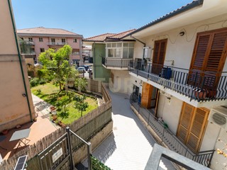 Trilocale in Vendita a Pedara, 125'000&euro;, 92 m², con Box