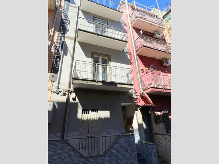 Appartamento in Vendita a Catania, 135'000&euro;, 160 m²