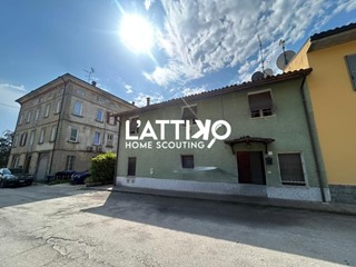Appartamento in Vendita a Medesano, 98'000&euro;, 111 m²