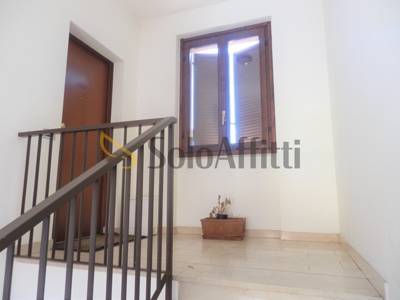 Trilocale in Affitto a Oltrona di San Mamette, 800&euro;, 87 m², con Box