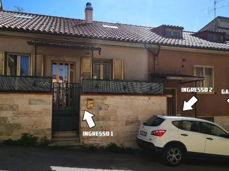 Appartamento in Vendita a Sulmona, zona Porta Napoli, 120'000&euro;, 158 m², con Box
