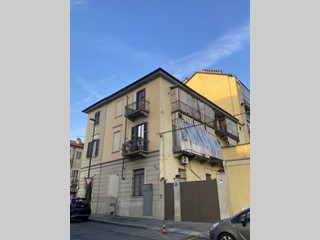 Appartamento in Vendita a Torino, 75'000&euro;, 124 m²