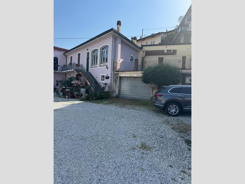 Appartamento in Vendita a Lucca, 870'000&euro;, 320 m², con Box