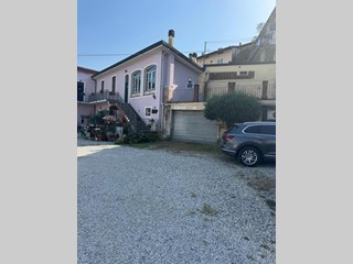 Appartamento in Vendita a Lucca, 870'000&euro;, 320 m², con Box