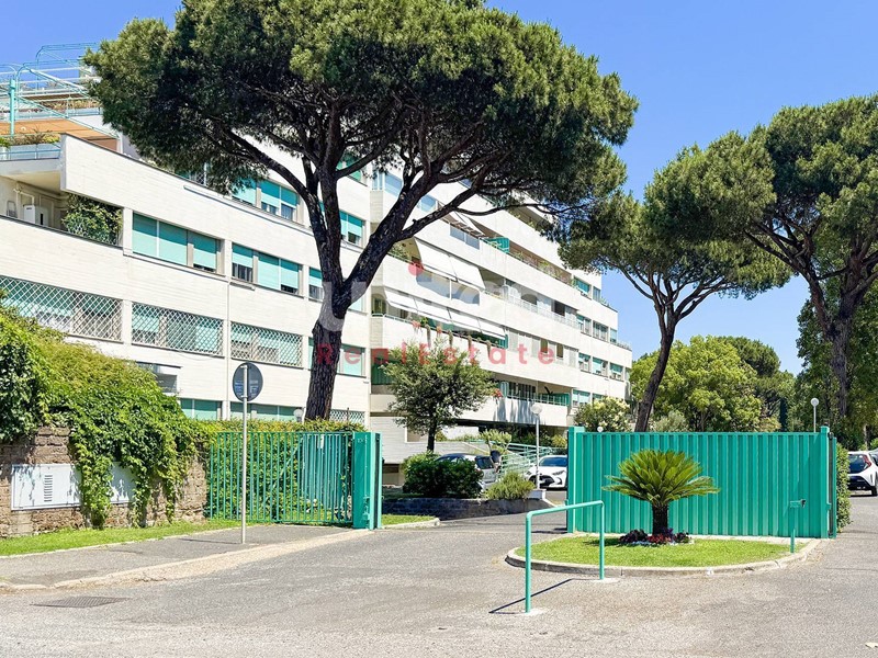 Appartamento in Vendita a Roma, 650'000&euro;, 221 m²